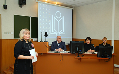 начинается круглый стол