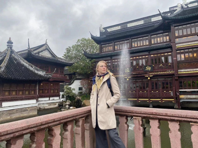 Евгения Иванова сейчас учится в Фуданьском университете города Шанхай