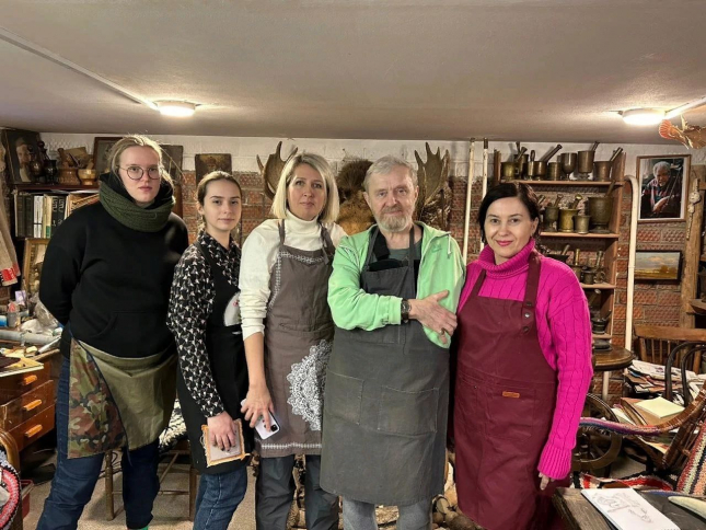 Студенты ОмГПУ учатся косторезному искусству в студии «Архаика»