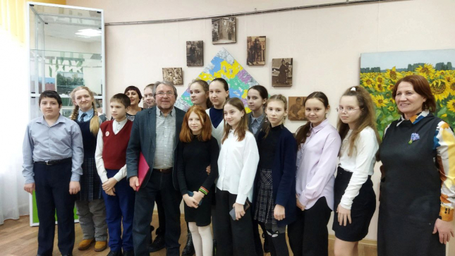 живописец-монументалист Евгений Дорохов окончил художественно-графический факультет Омского педагогического института им. Горького