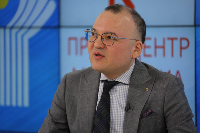 завкафедрой русского языка как иностранного и предвузовской подготовки ОмГПУ Евгений Виданов 