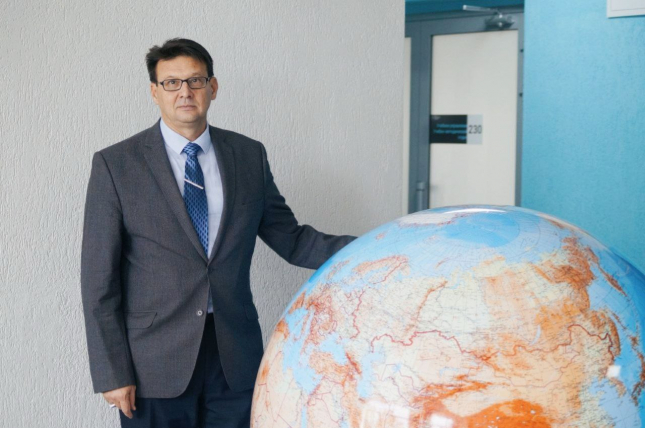 оцент кафедры географии и методики обучения географии ОмГПУ Пётр Большаник