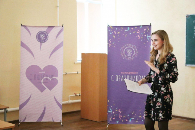 студенты читают лекции